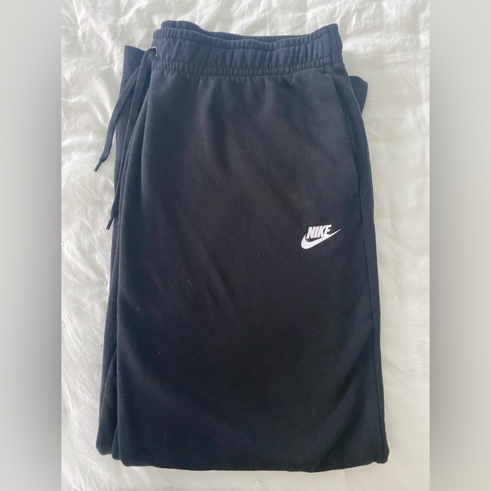 Black Wide Legged Nike Sweatpants XL